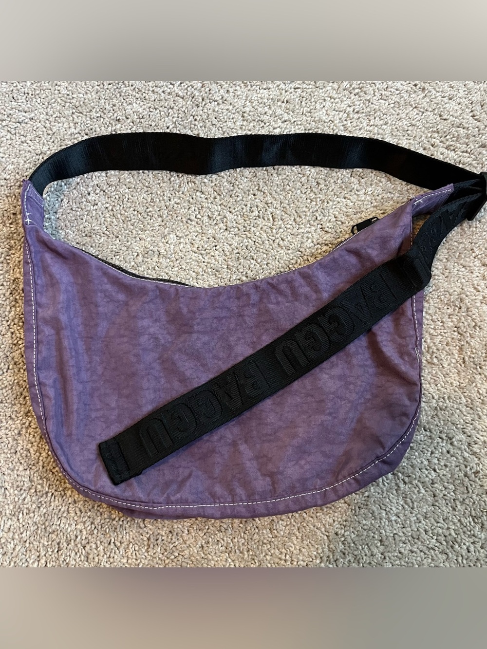 BAGGU Medium Grape Jelly Crescent - Picture 4 of 6